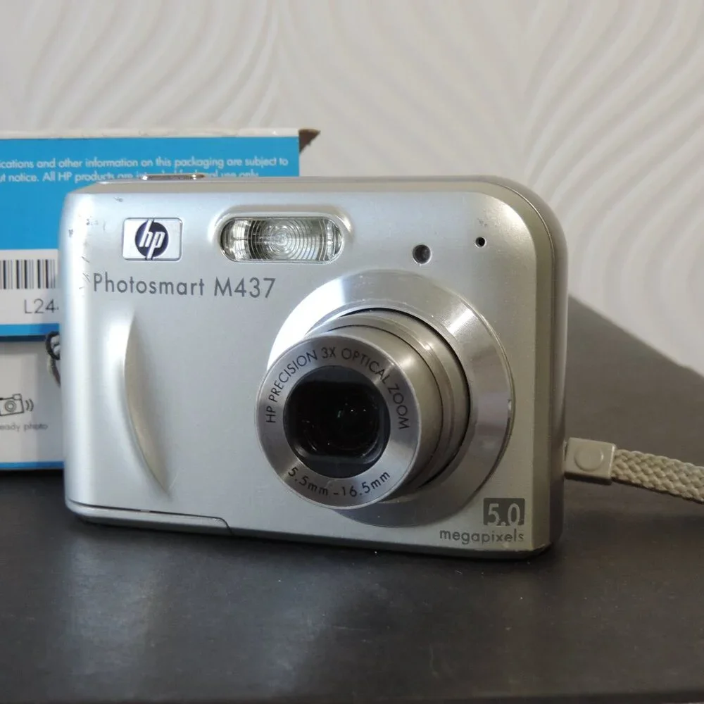 HP Photosmart M437v Digital Camera 5mp 3x Optical Zoom orig box CD & manual incl